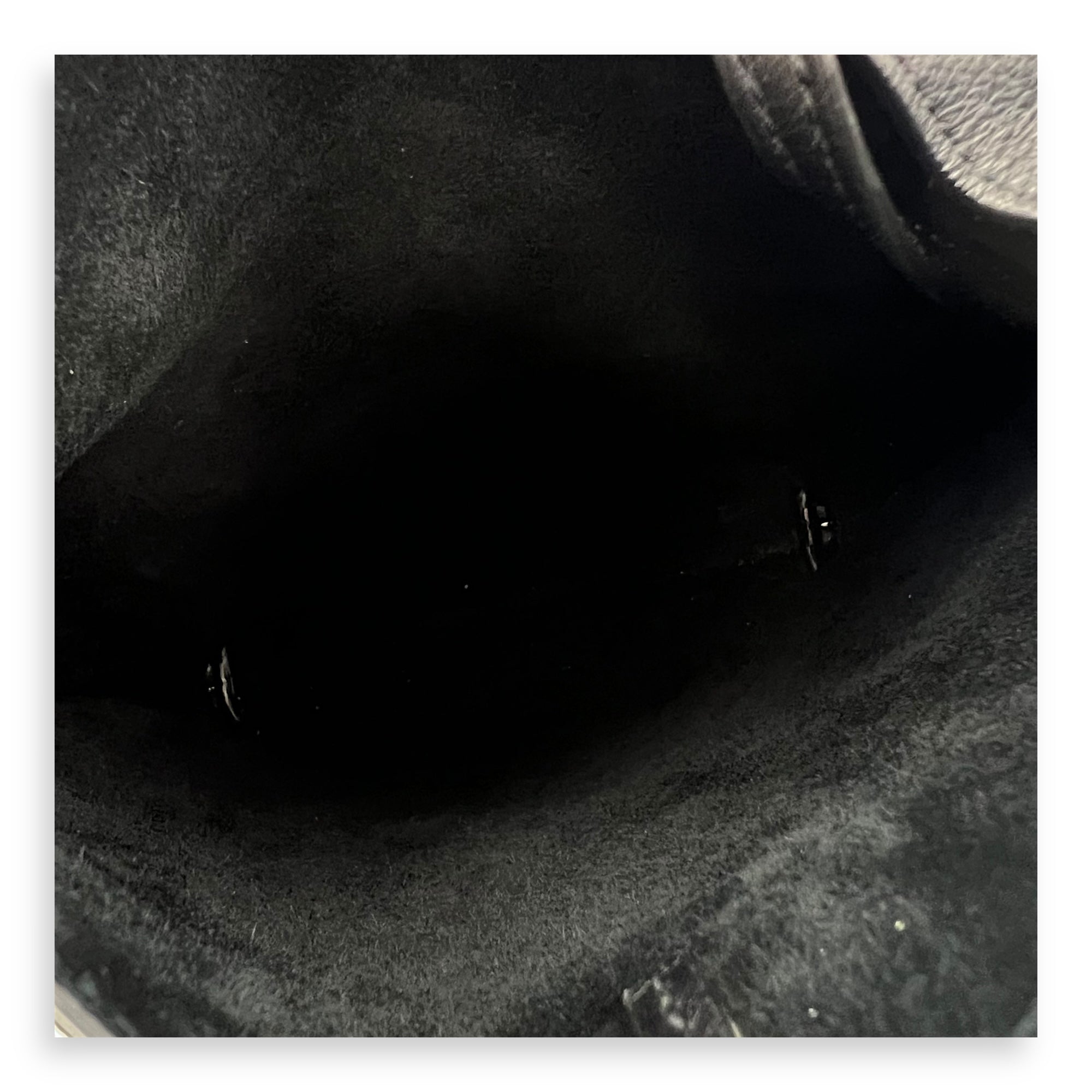 Saint Laurent Suzanne Hobo Black Shoulder Bag in Calfskin, Gold hardware_8