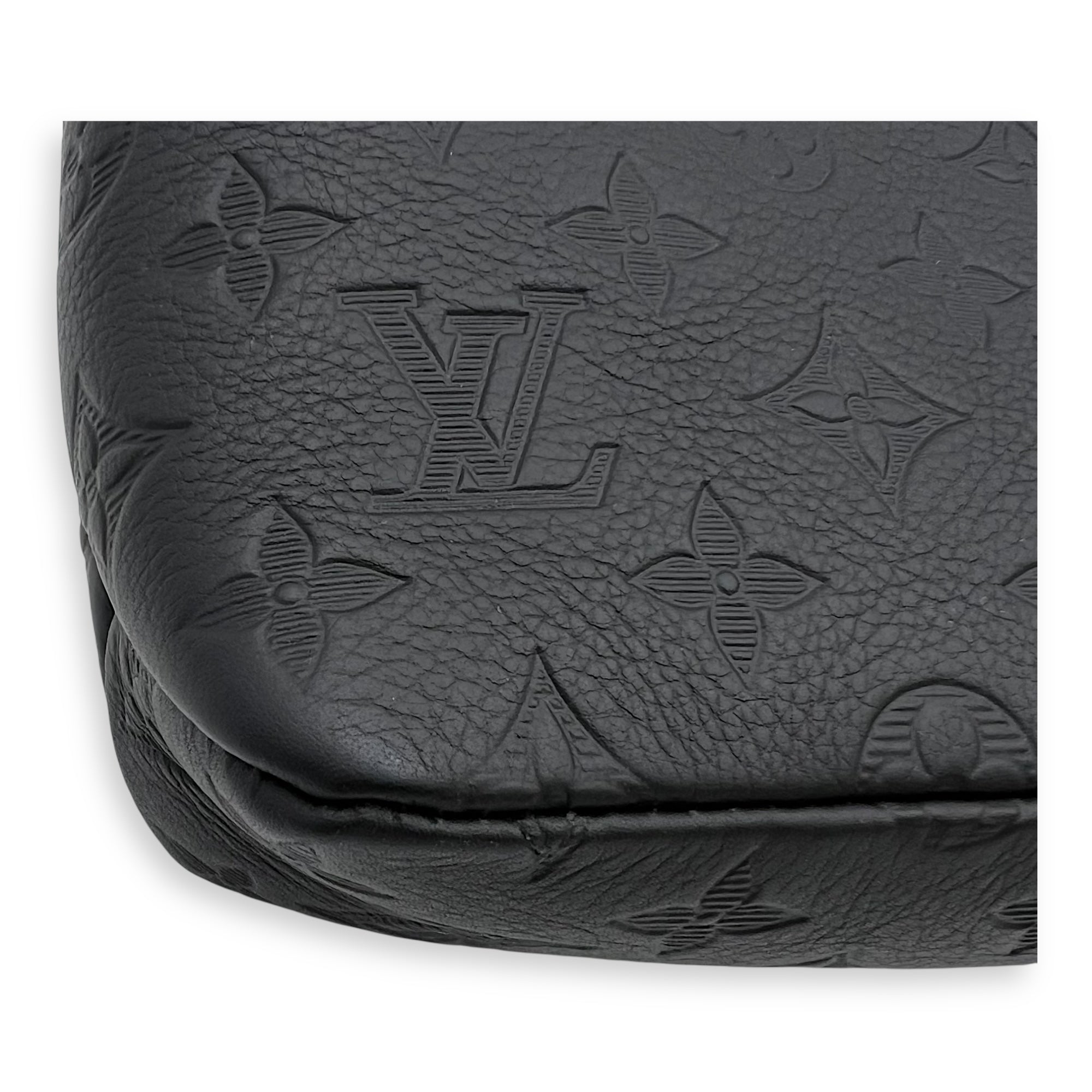 Louis Vuitton Pochette Pouch Black in Calfskin, Lacquered Metal hardware_7
