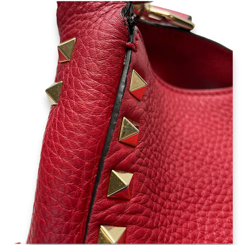 Rockstud Hobo Red Shoulder Bag in Calfskin, Gold hardware