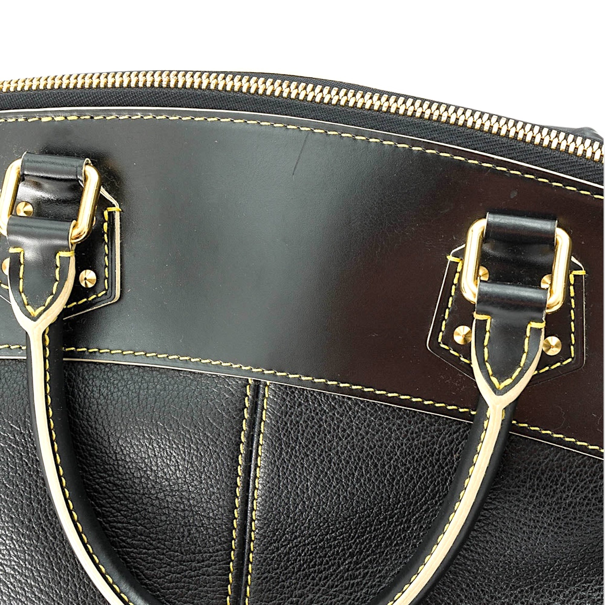 Suhali Lockit Top handle bag in Goat Leather, Gold Hardware