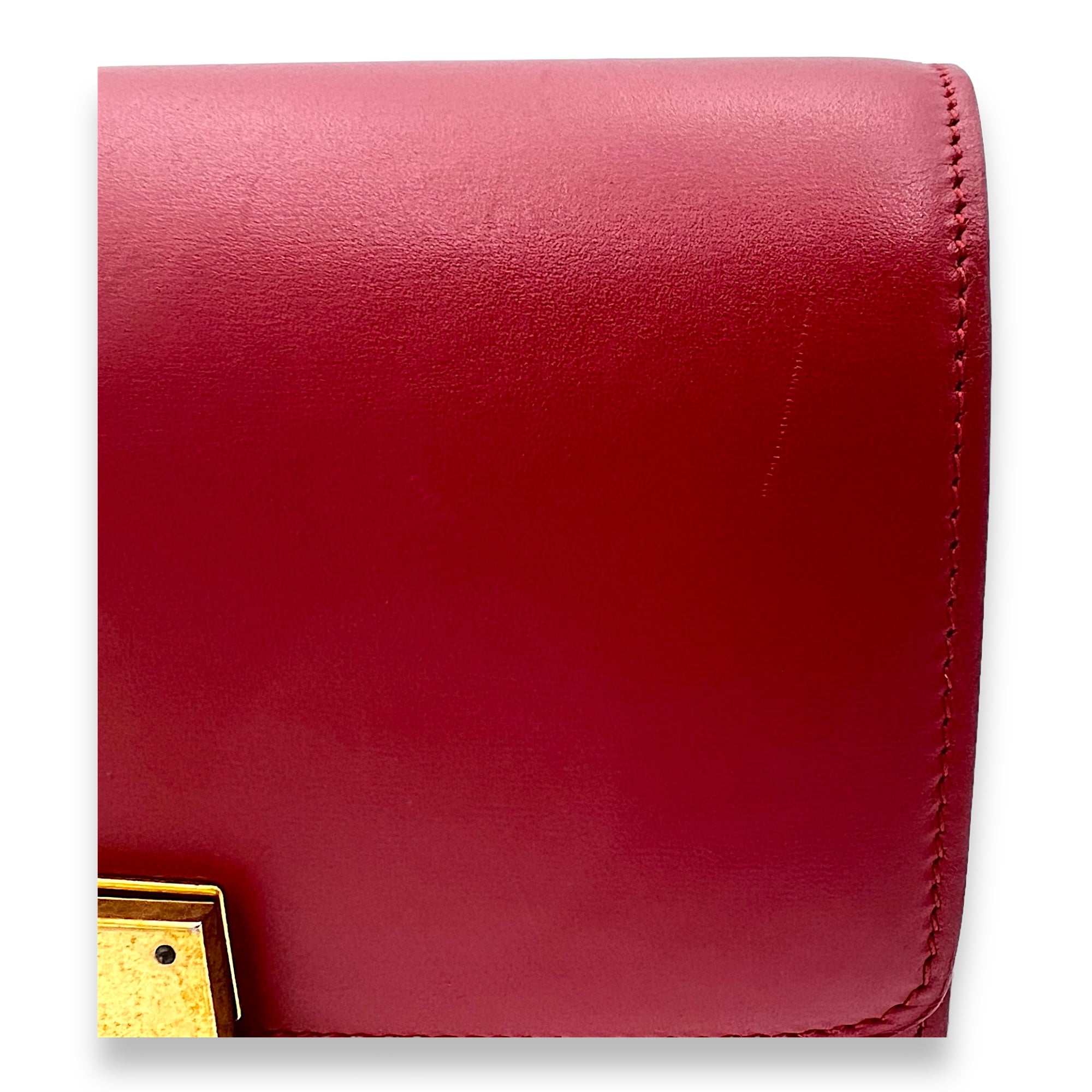 Box Small Red Shoulder Bag in Calfskin, Gold hardware