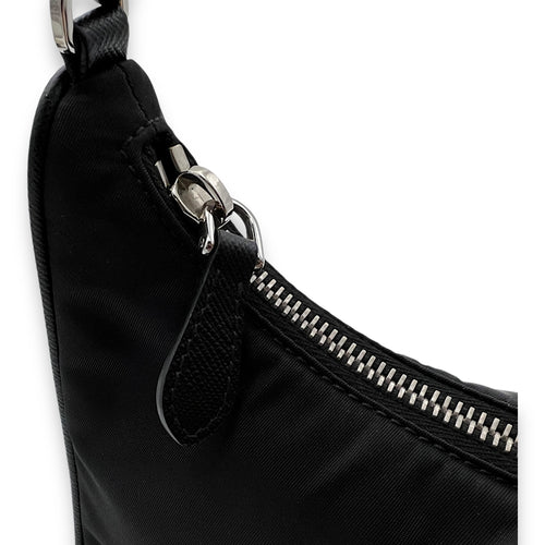 Re-Edition 2005 Black Shoulder Bag in Nylon, Silver hardware