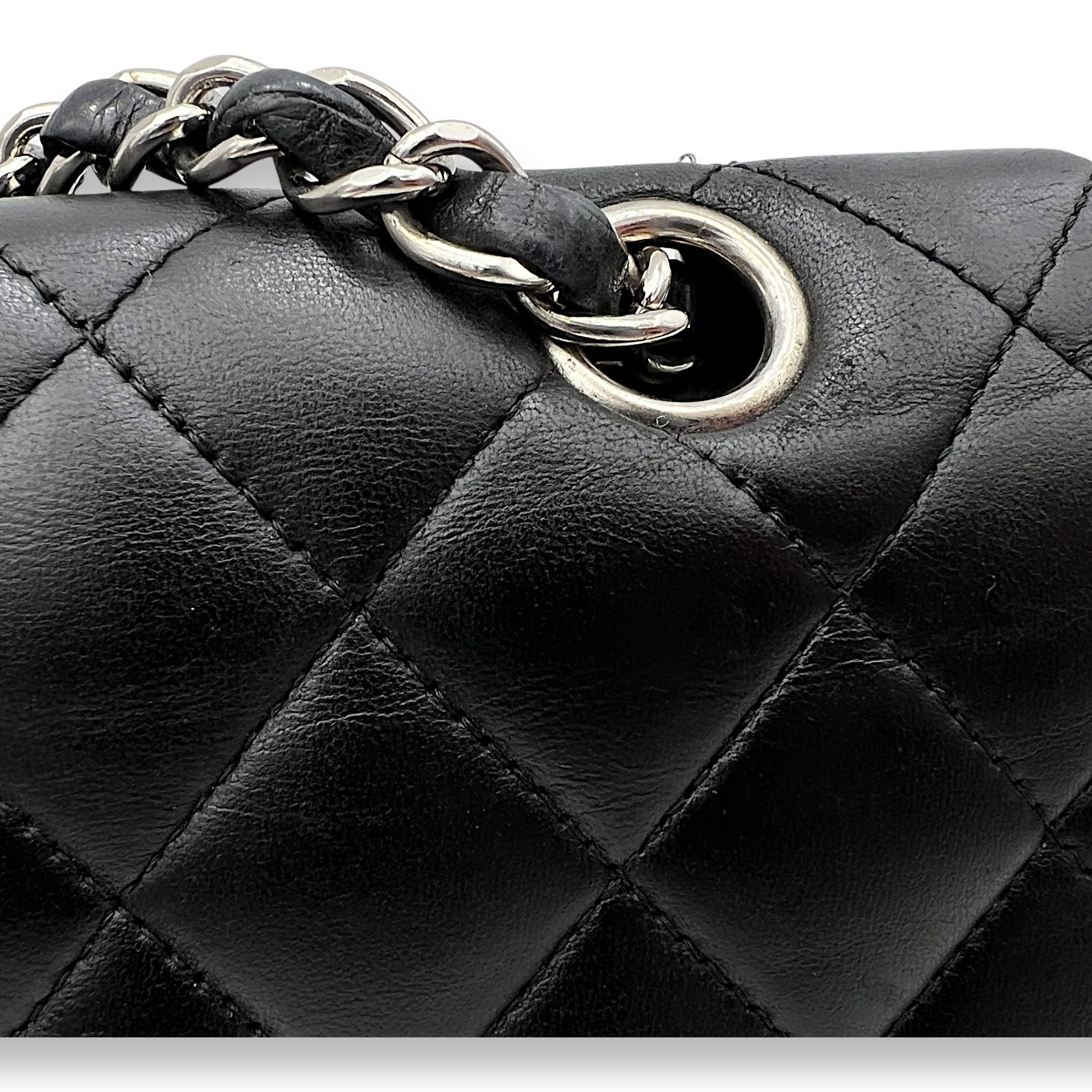 Classic Flap Medium Black Shoulder Bag in Lambskin, Silver hardware