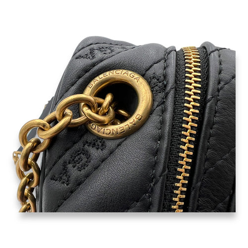 Blanket Reporter Shoulder Bag Black in Calfskin, Gold hardware