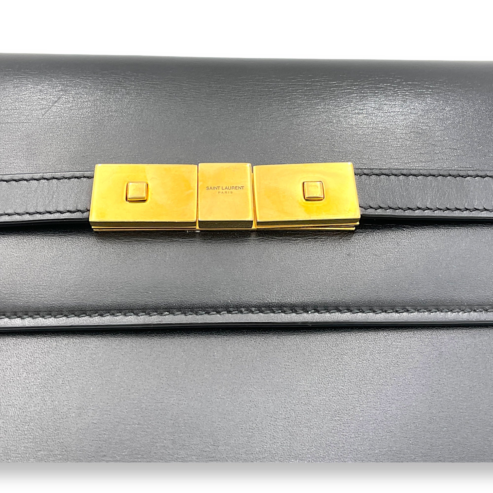 Manhattan Shoulder Bag Black in Calfskin, Gold hardware