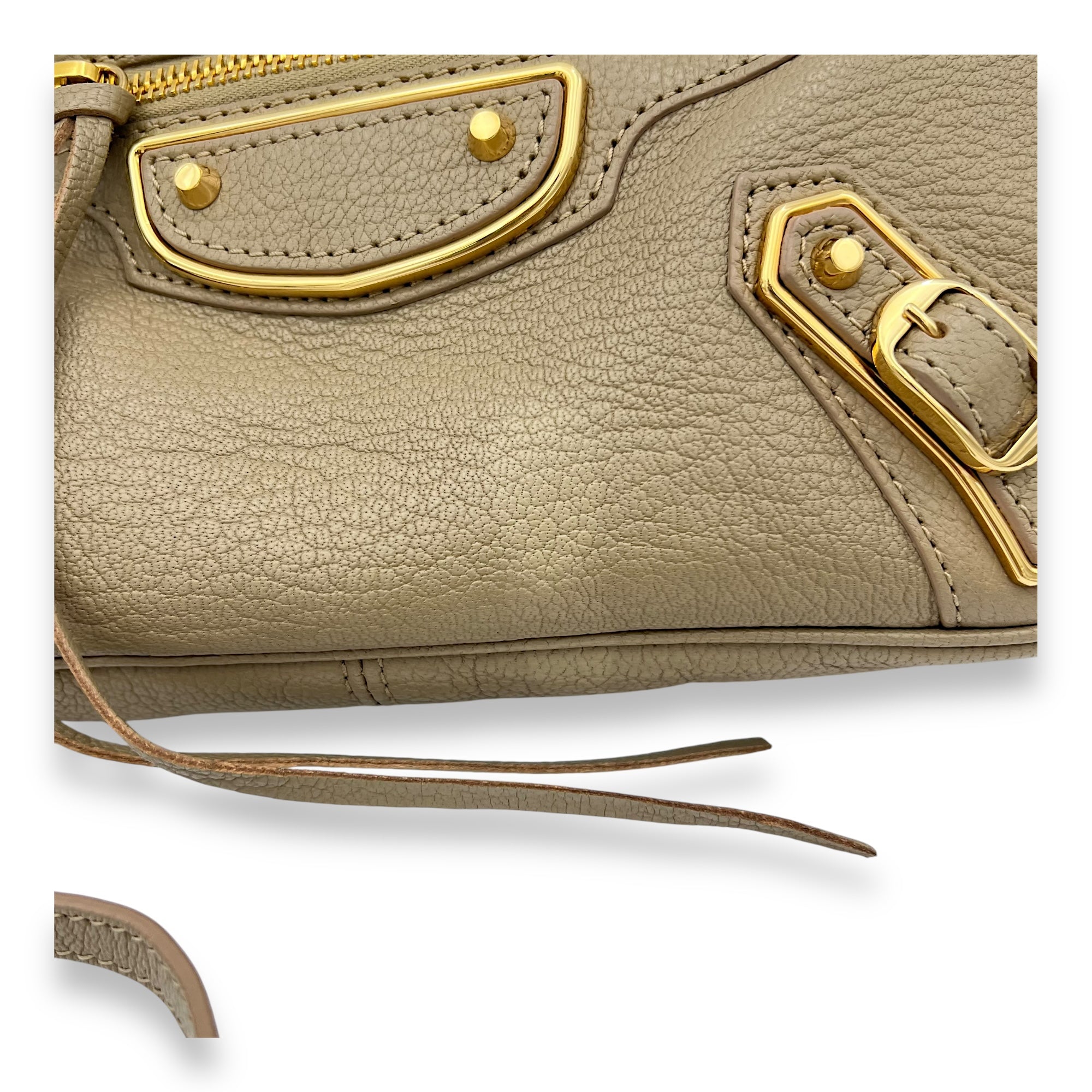 Metallic Edge Classic  Crossbody Bag Beige in Calfskin, Gold hardware