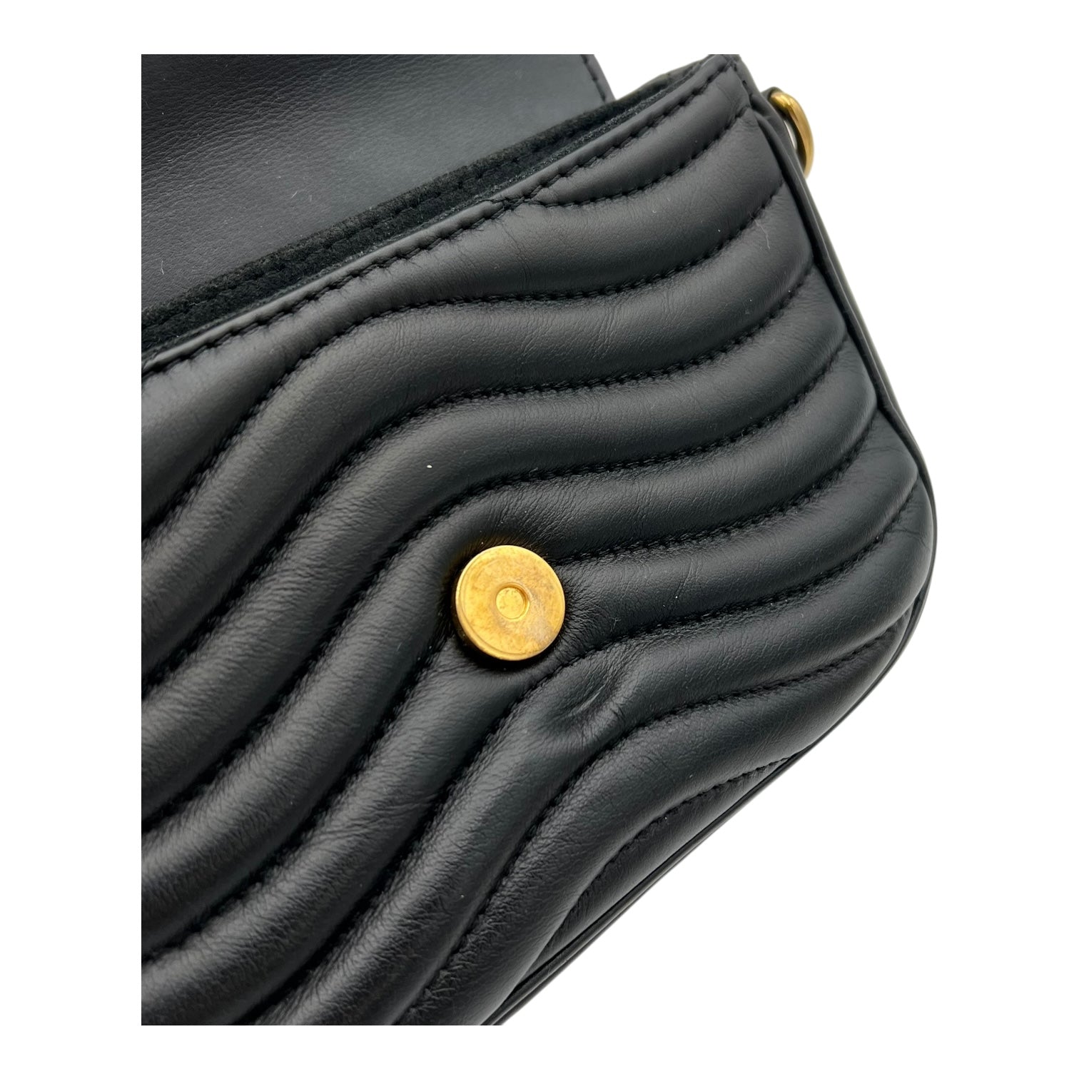 New Wave Shoulder Bag Black in Calfskin, Gold hardware