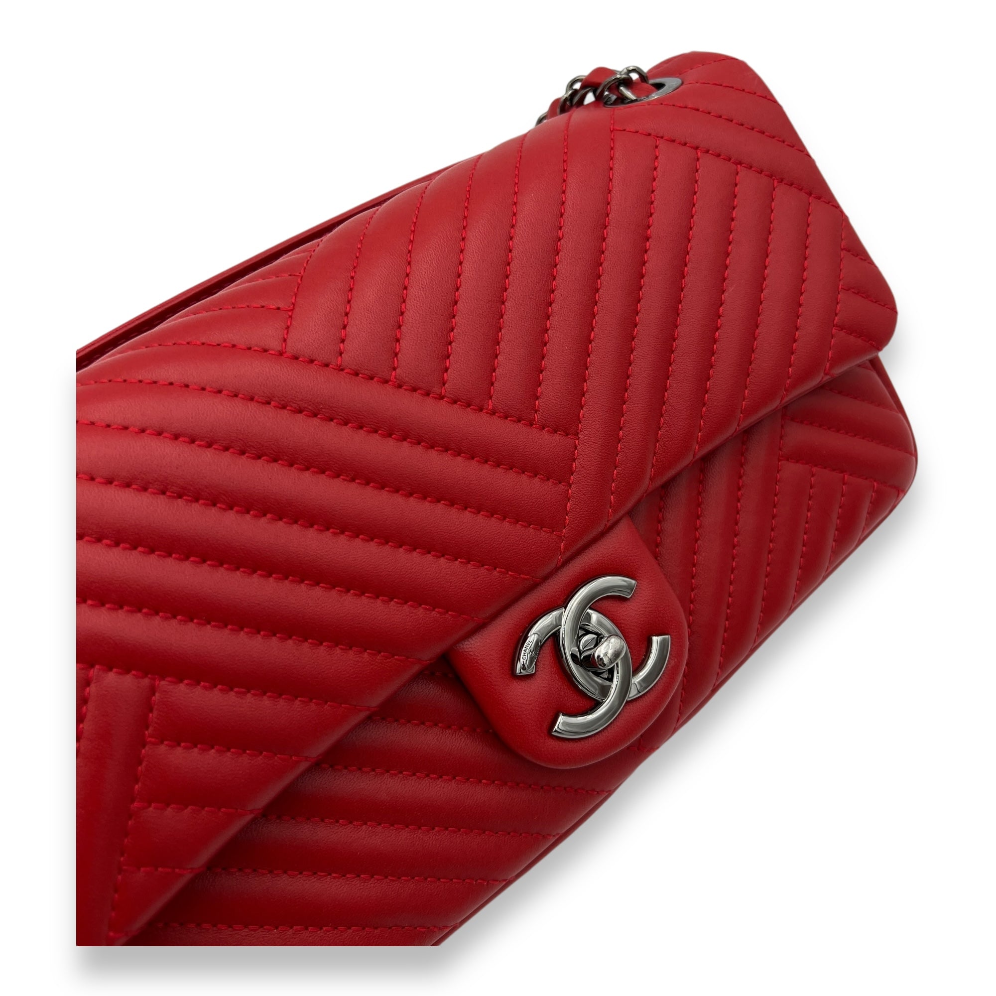 Classic Single Flap Red Shoulder Bag in Lambskin, Silver hardware