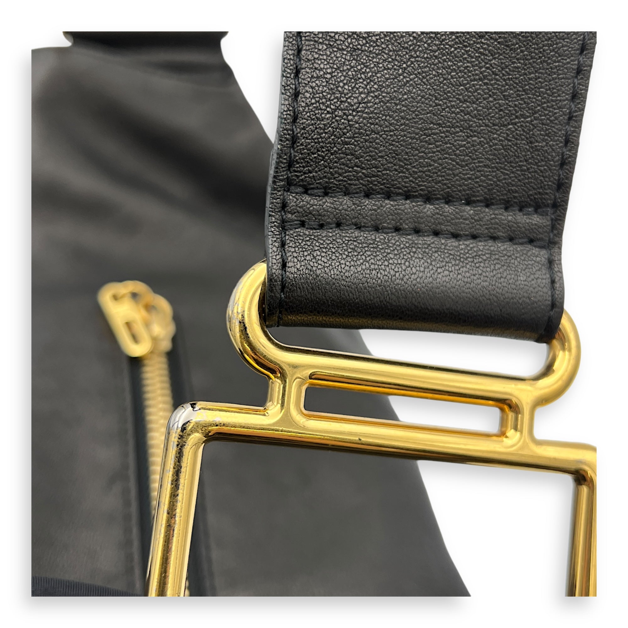 Vanessa Shoulder Bag Black in Calfskin, Gold hardware