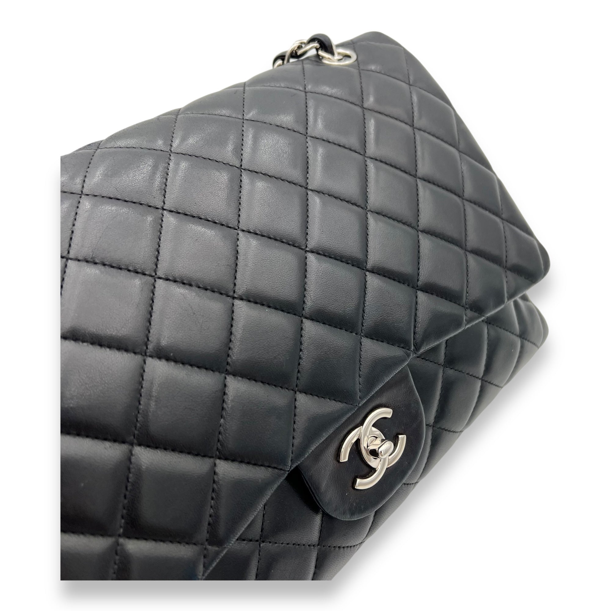 Classic Maxi Single Flap Shoulder Bag in Lambskin, Silver hardware