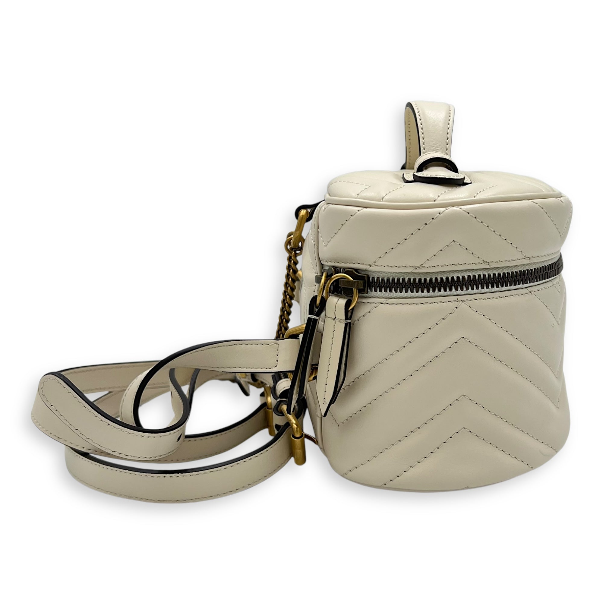 Gucci GG Marmont Backpack White in Calfskin, Gold hardware_3