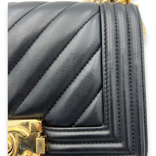 Chanel Boy Shoulder Bag Black in Calfskin, Gold hardware_7