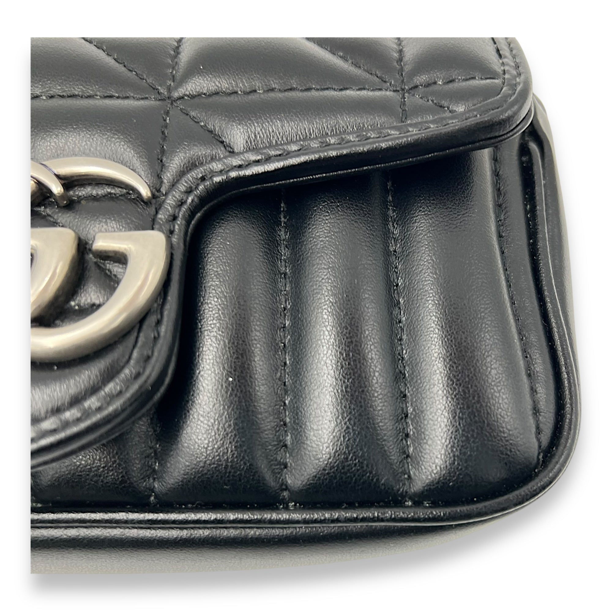 Gucci GG Marmont Super Mini Black Shoulder Bag in Calfskin, Silver hardware_7