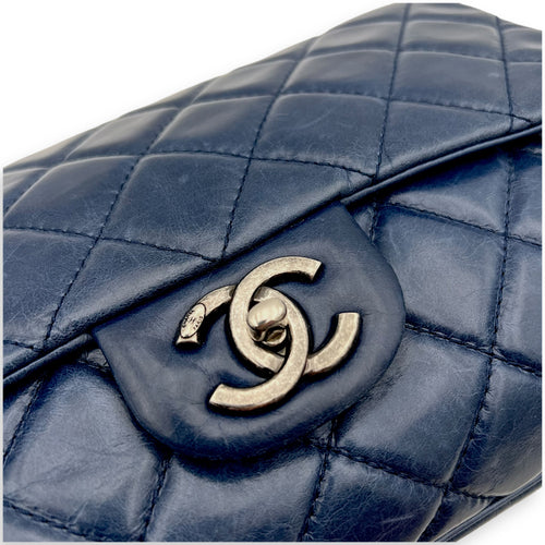 Chanel Flap Blue Shoulder Bag in Calfskin, Ruthenium hardware_9