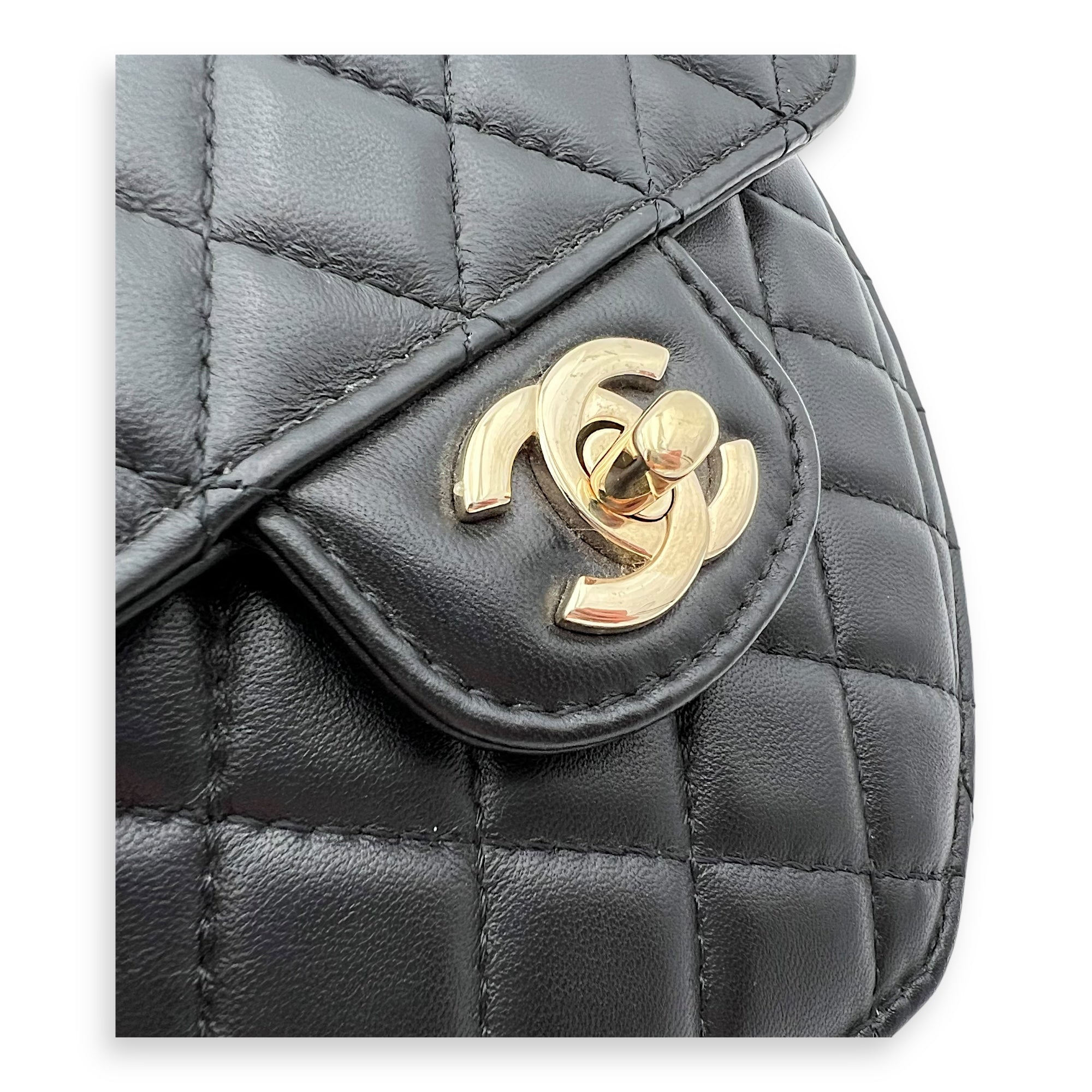 Chanel Heart Medium Black Crossbody Bag in Lambskin, Gold hardware_6