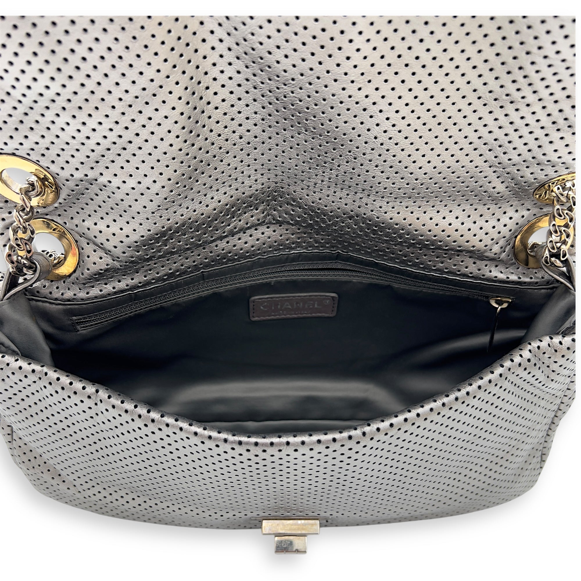 Chanel 2.55 Silver Shoulder Bag in Perforated Calfskin, Mixed hardware_6