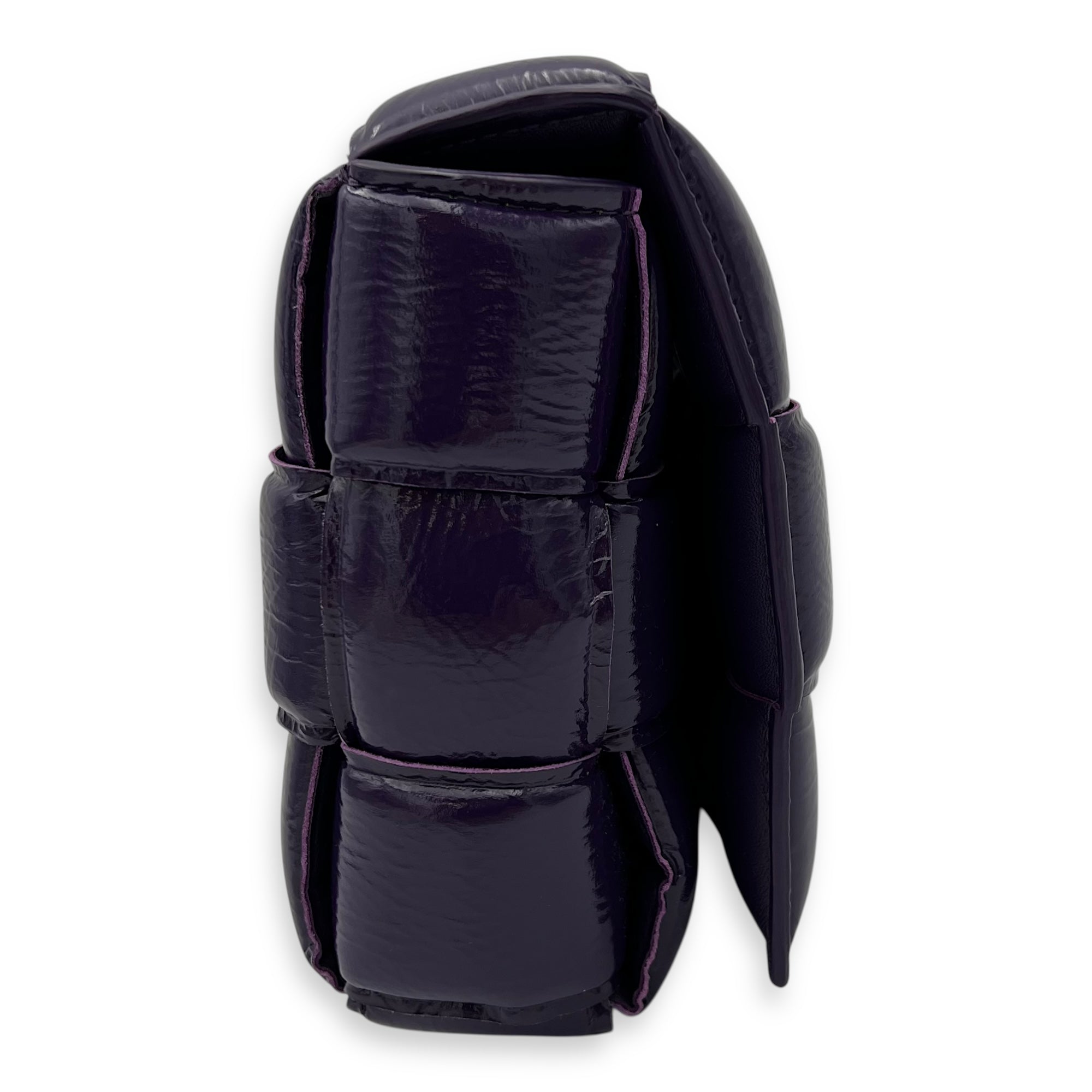 Bottega Veneta Cassette Shoulder Bag Purple in Patent Leather, Gold hardware_3