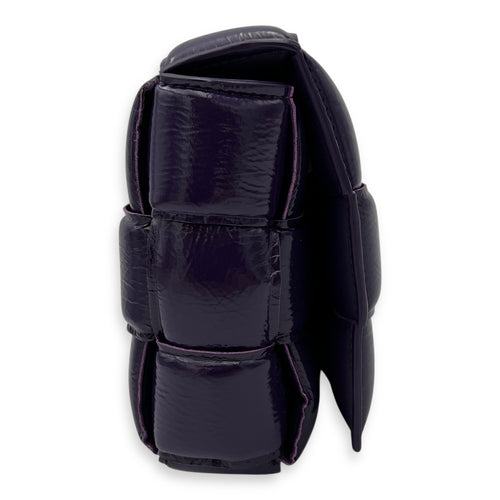 Bottega Veneta Cassette Shoulder Bag Purple in Patent Leather, Gold hardware_3
