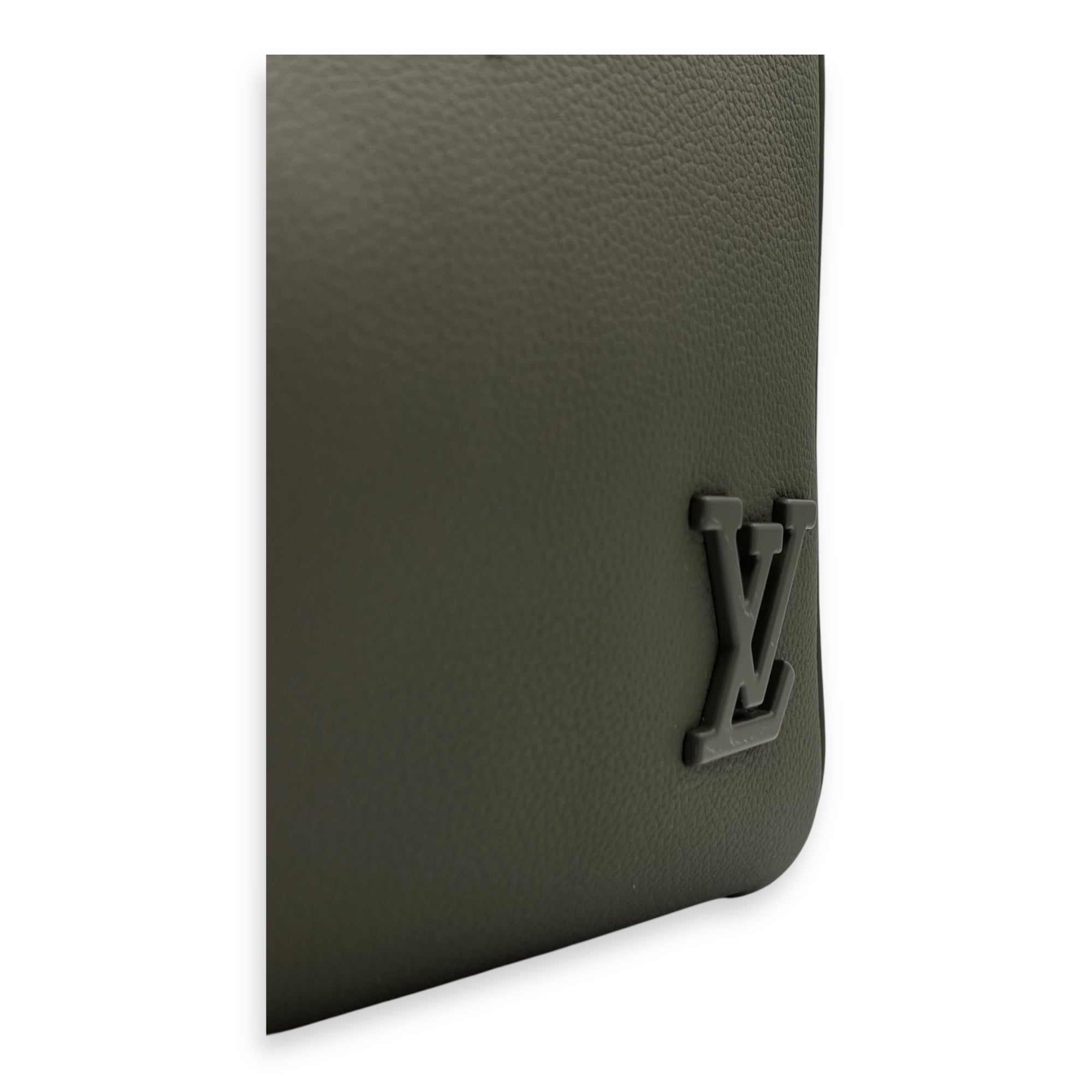 Louis Vuitton Keepall 50 Grey Top Handle Bag in Aerogram Leather, Silver hardware_7
