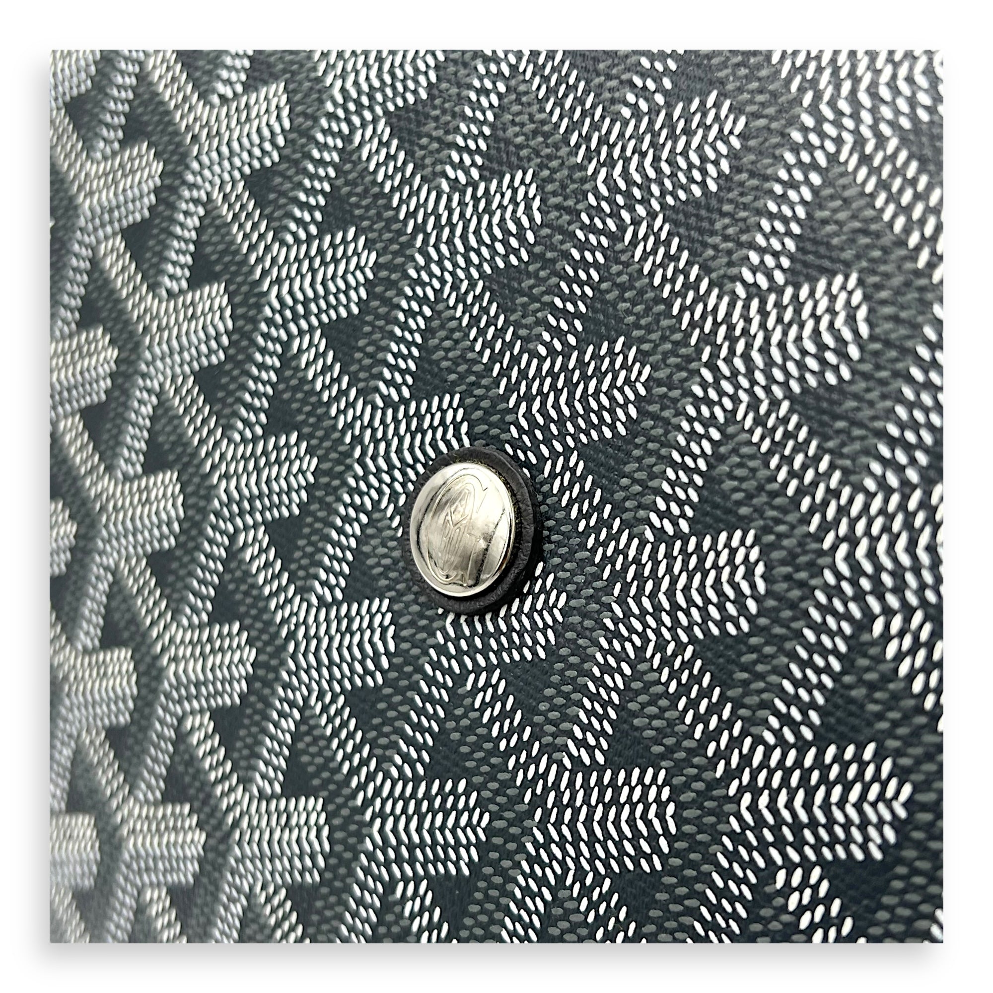Goyard Capetien MM Grey Shoulder Bag in Coated Canvas, Silver hardware_7