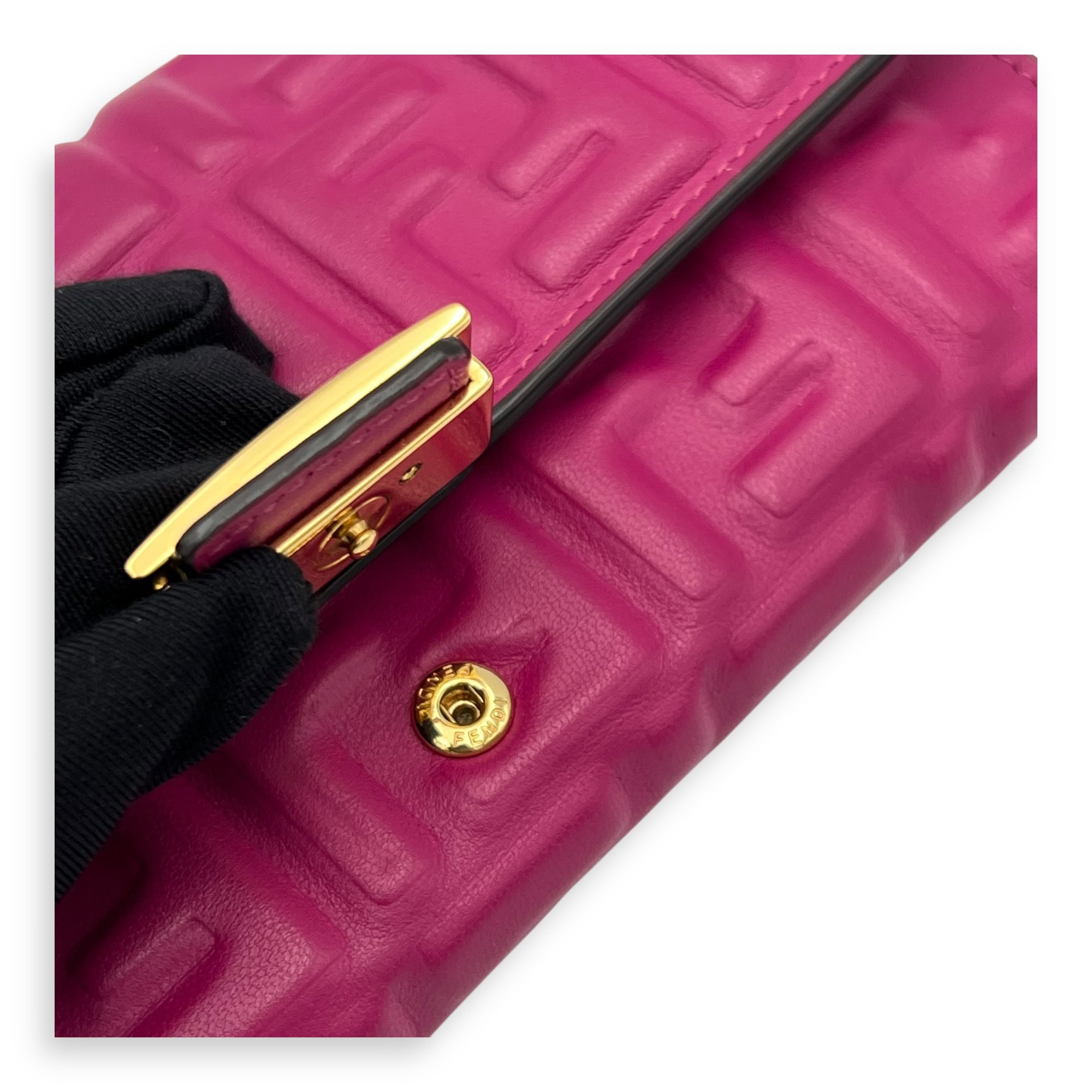 Fendi Baguette Wallet On Chain Pink in Calfskin, Gold hardware_7