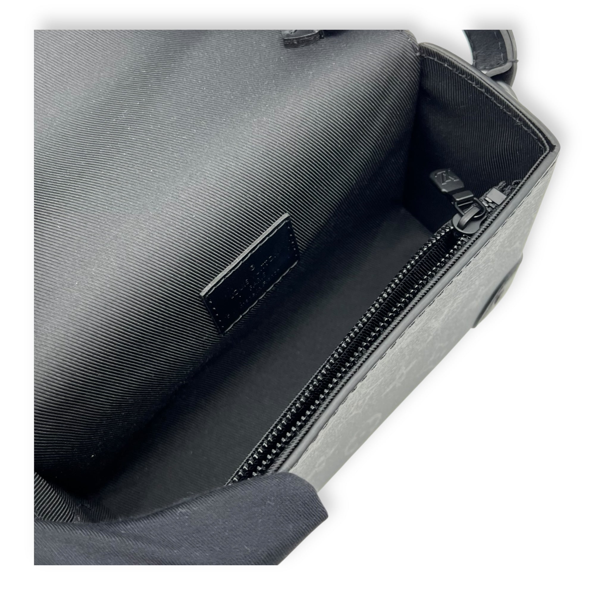 Louis Vuitton Steamer Wearable Black Wallet On Chain in Monogram Coated Canvas, Lacquered Metal hardware_7