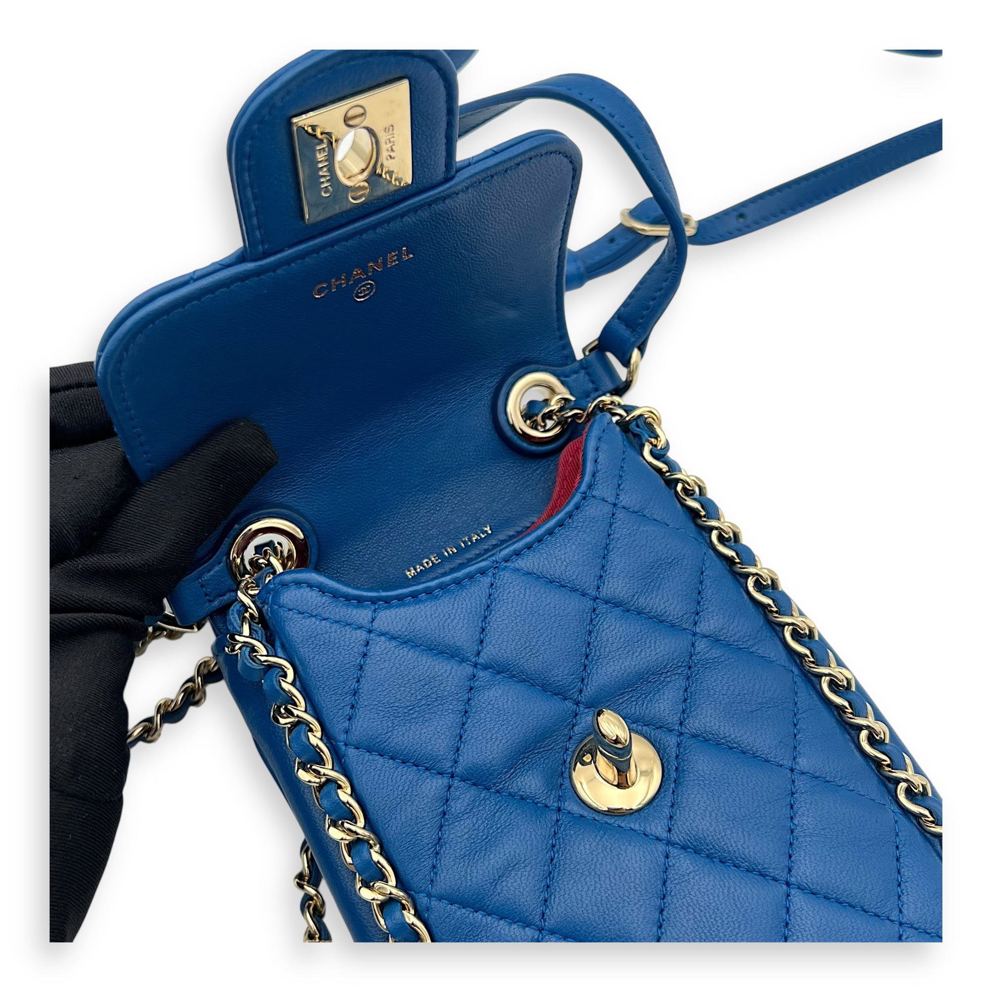 Chanel CC Pouch Blue in Lambskin, Gold hardware_7