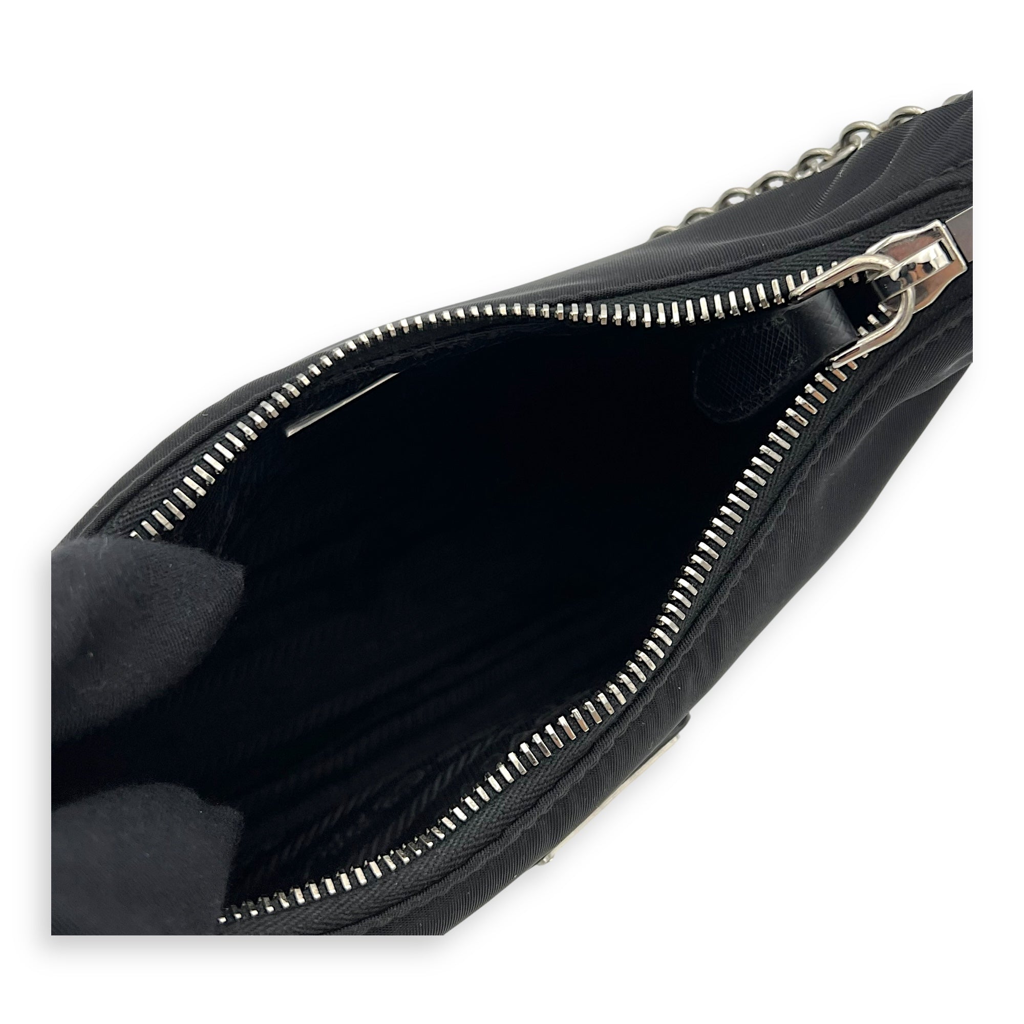 Prada Re-Edition 2005 Shoulder Bag Black in Nylon, Silver hardware_7