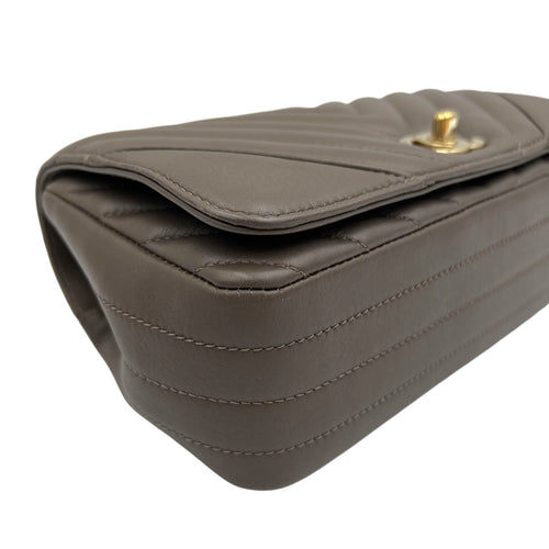 Chanel CC Chevron Brown Shoulder Bag in Calfskin, Gold hardware_7