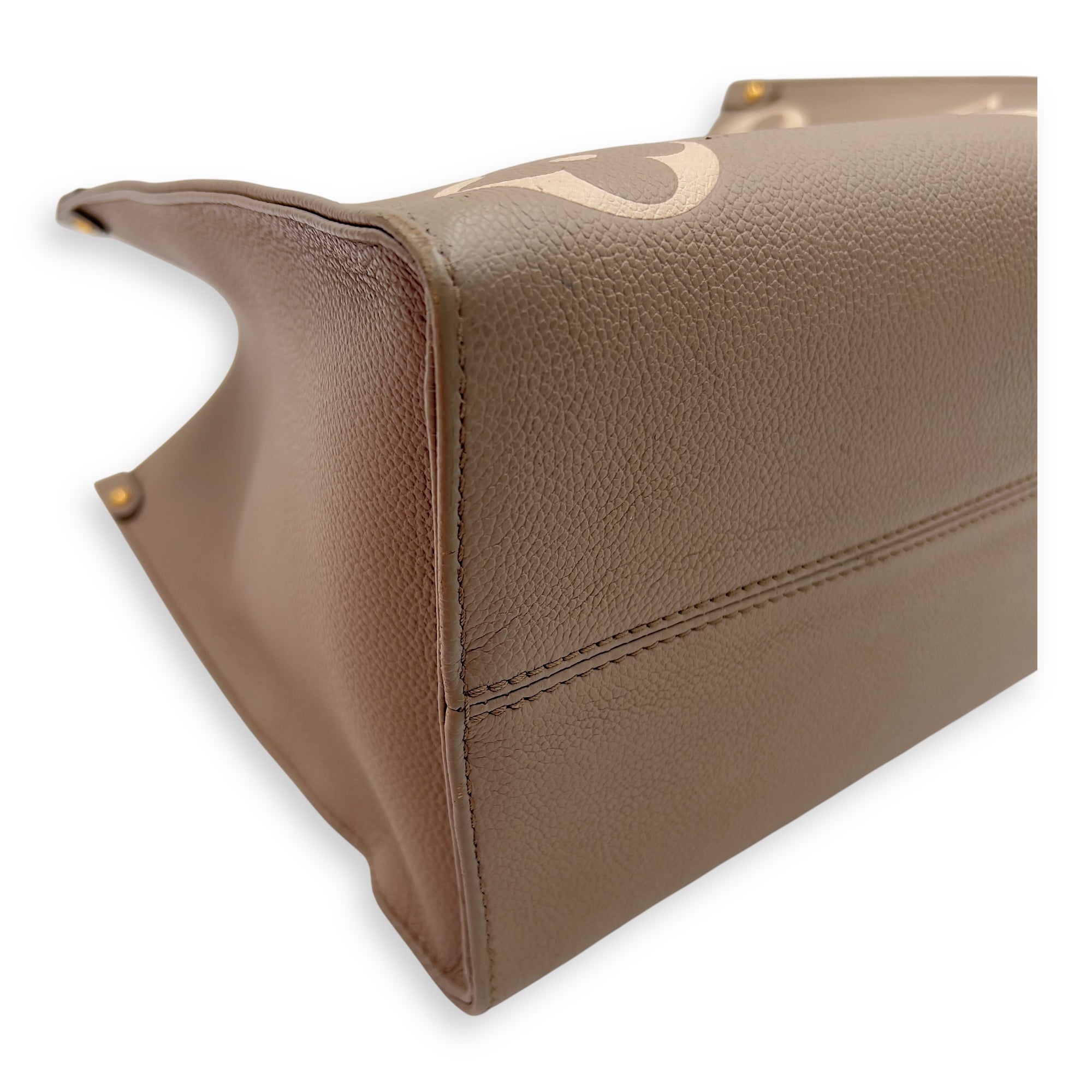 Louis Vuitton OnTheGo MM Beige Top Handle Bag in Empreinte Leather, Gold hardware_5
