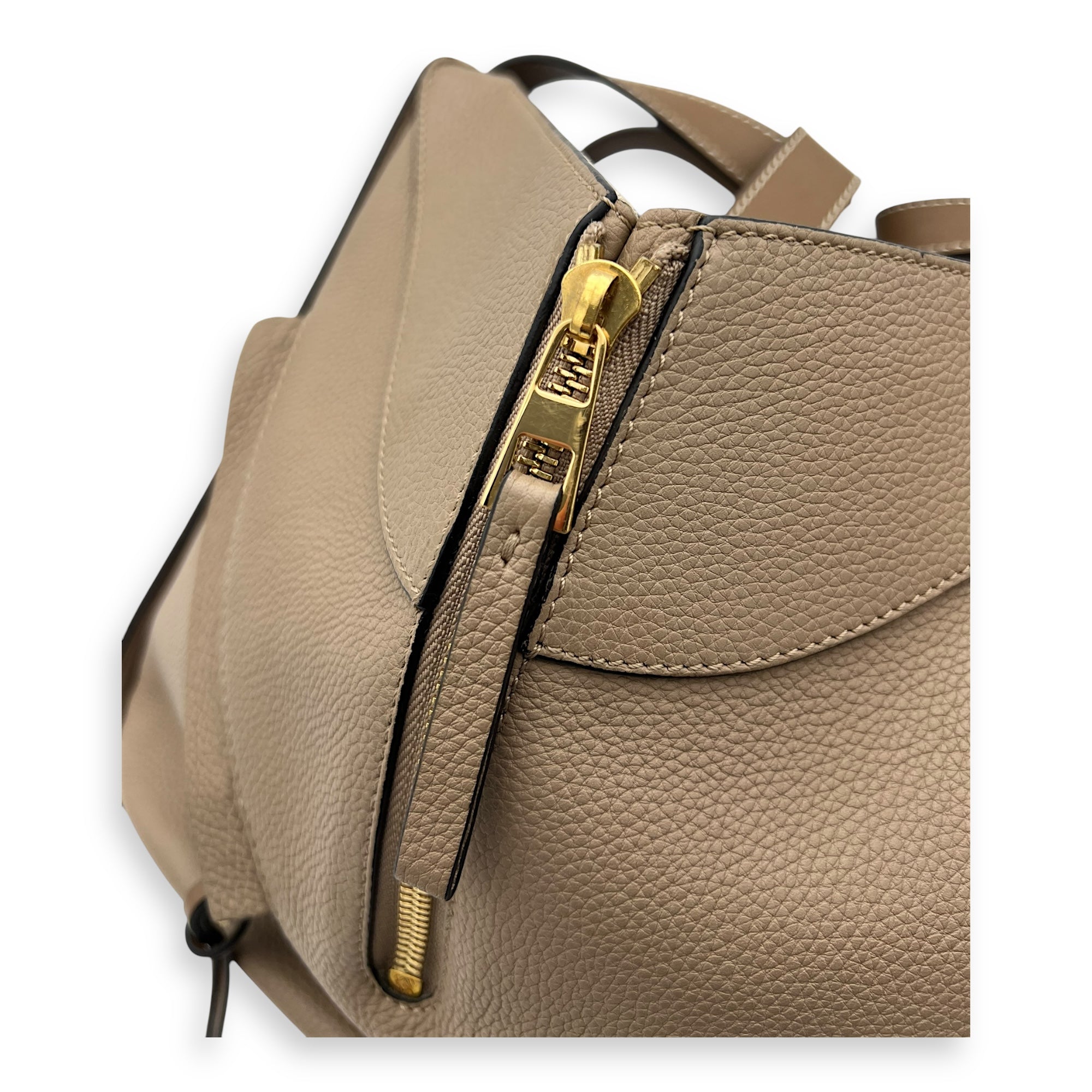 Hammock Shoulder Bag Small Beige in Calfskin, Gold hardware