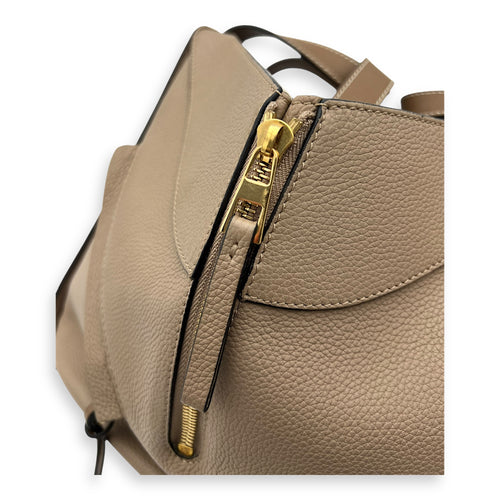 Loewe Hammock Shoulder Bag Small Beige in Calfskin, Gold hardware_7