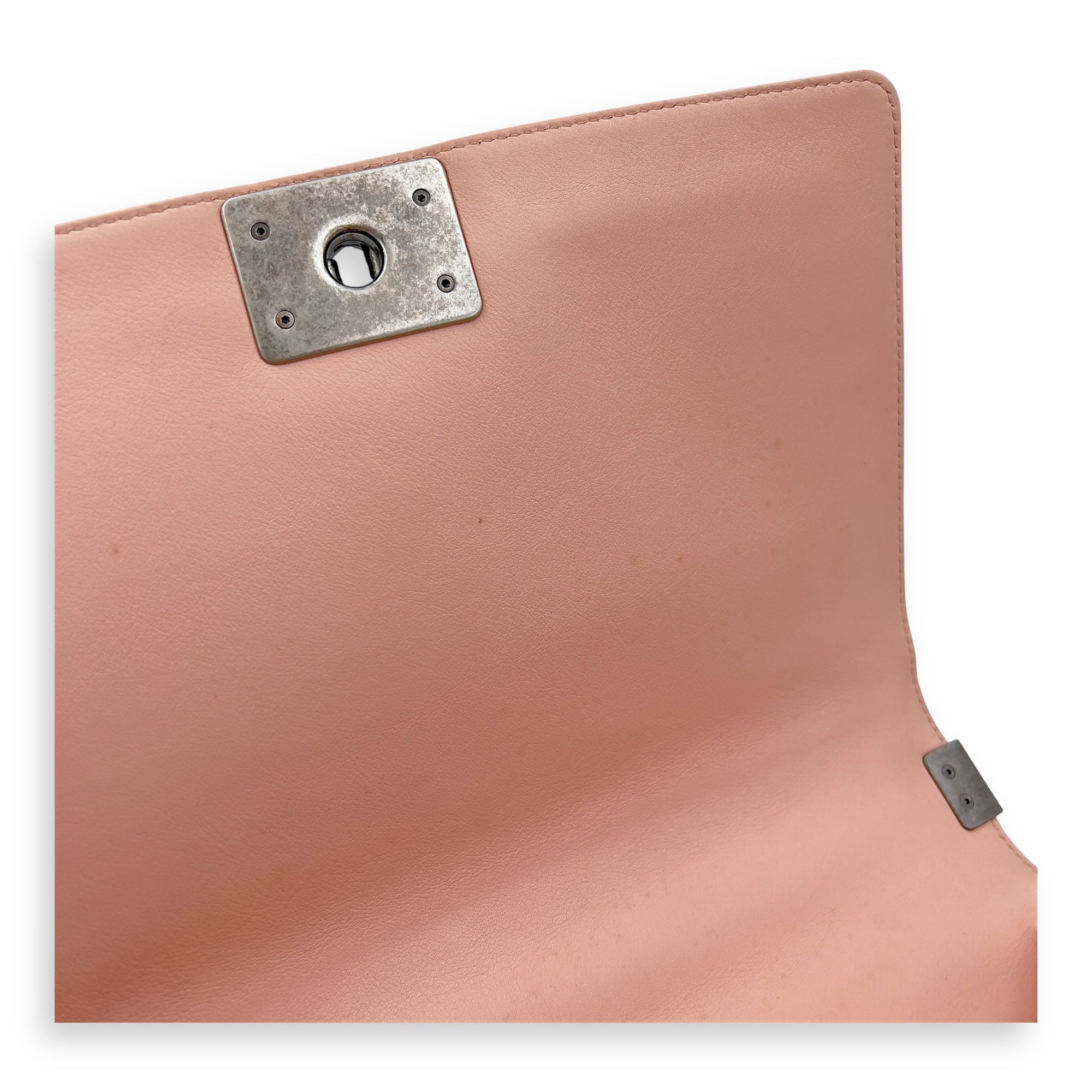 Chanel Boy Medium Pink Shoulder Bag in Calfskin, Ruthenium hardware_5