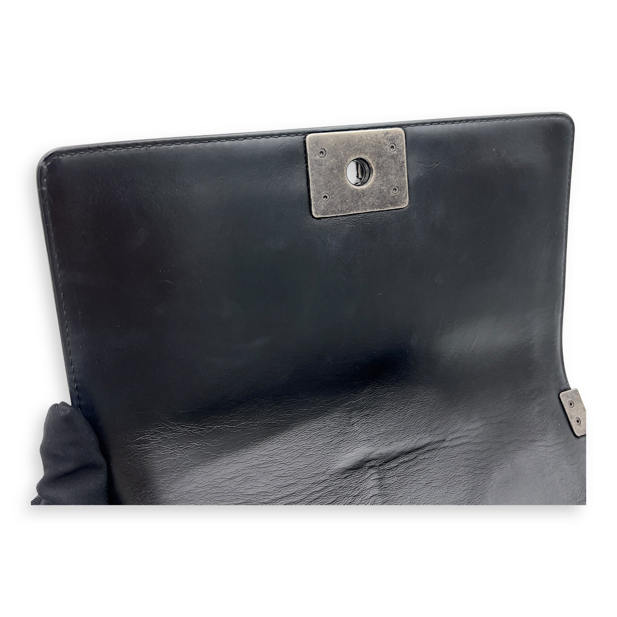 Chanel Boy Medium Black Shoulder Bag in Calfskin, Ruthenium hardware_5