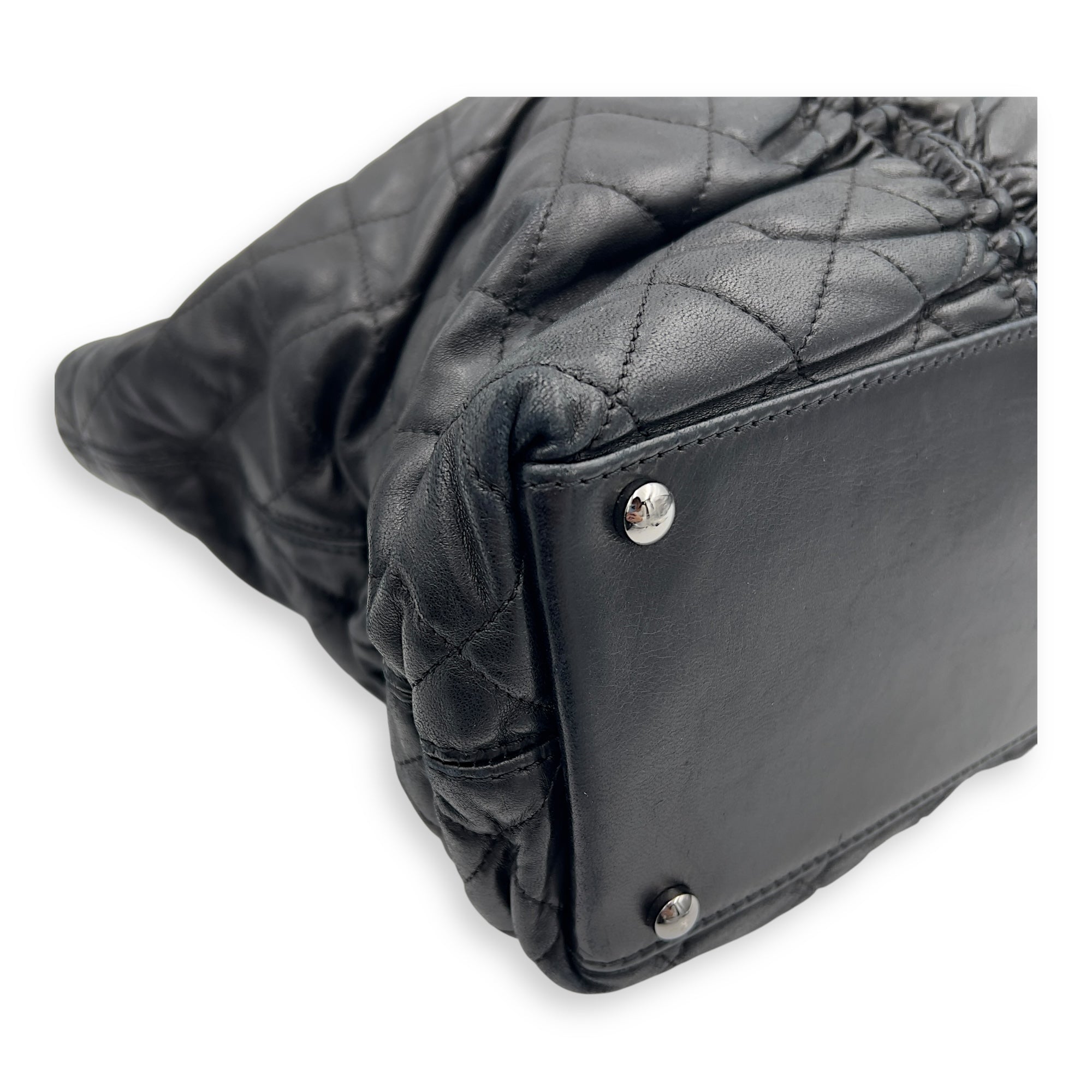 Chanel Gathered Quilted Tote Bag Black in Lambskin, Gunmetal hardware_7