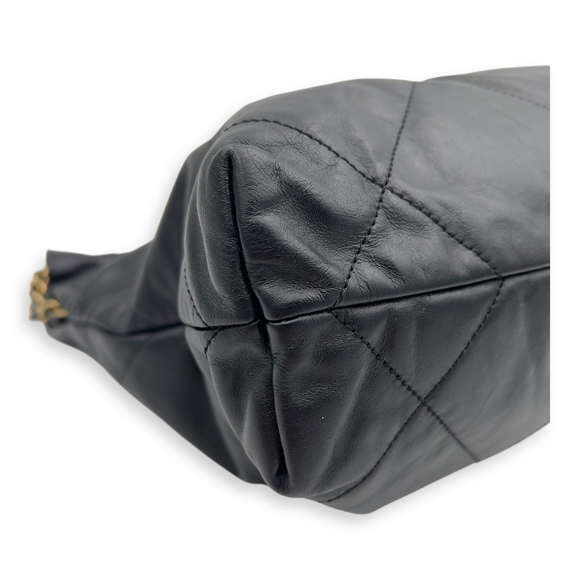 Chanel 22 Tote Shoulder Bag Small Black in Calfskin, Gold hardware_5