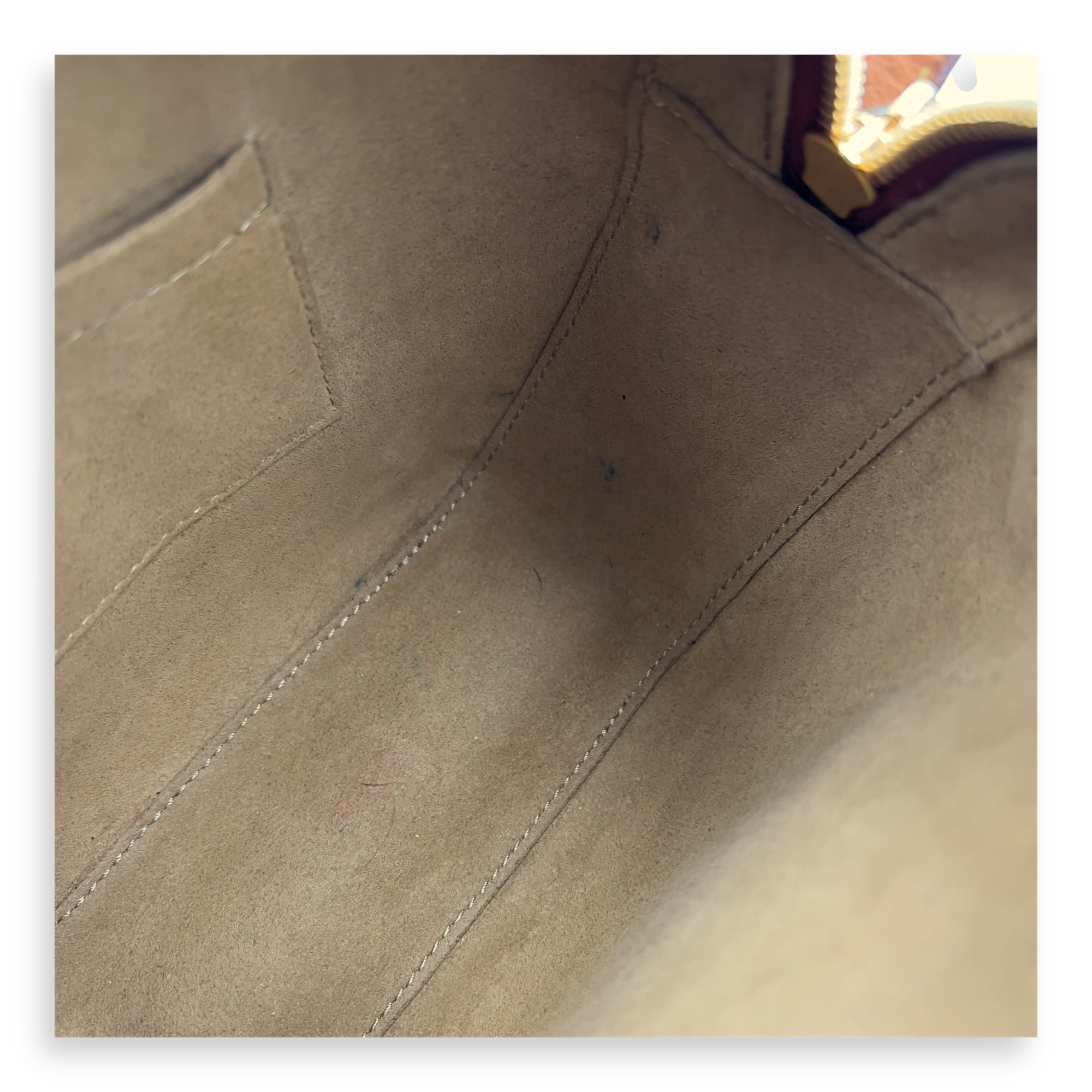 Louis Vuitton Boite a Chapeau MM Brown Crossbody Bag in Monogram Coated Canvas, Gold hardware_7