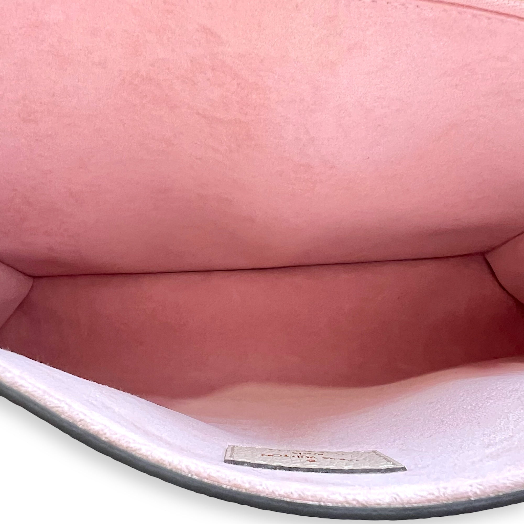 Louis Vuitton Lock Me Beige Tote Bag in Taurillon Leather, Gold hardware_7