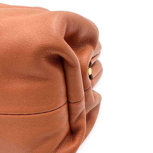 Bottega Veneta The Pouch Crossbody Bag Brown in Lambskin, Gold hardware_7