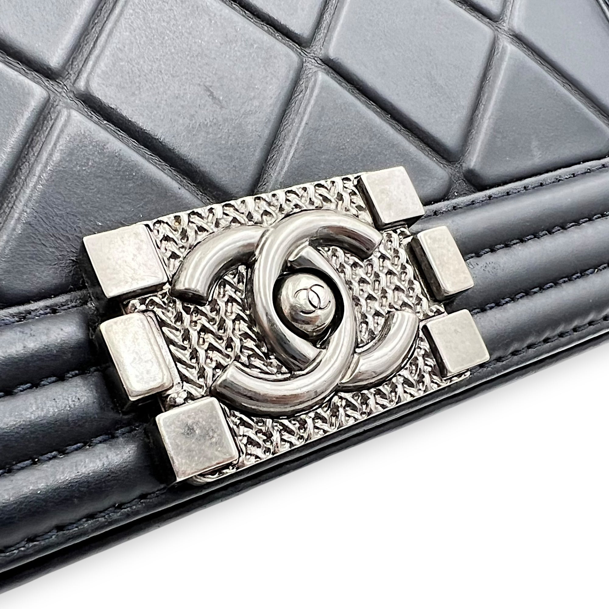 Chanel Boy Medium Blue Shoulder Bag in Lambskin, Ruthenium hardware_7