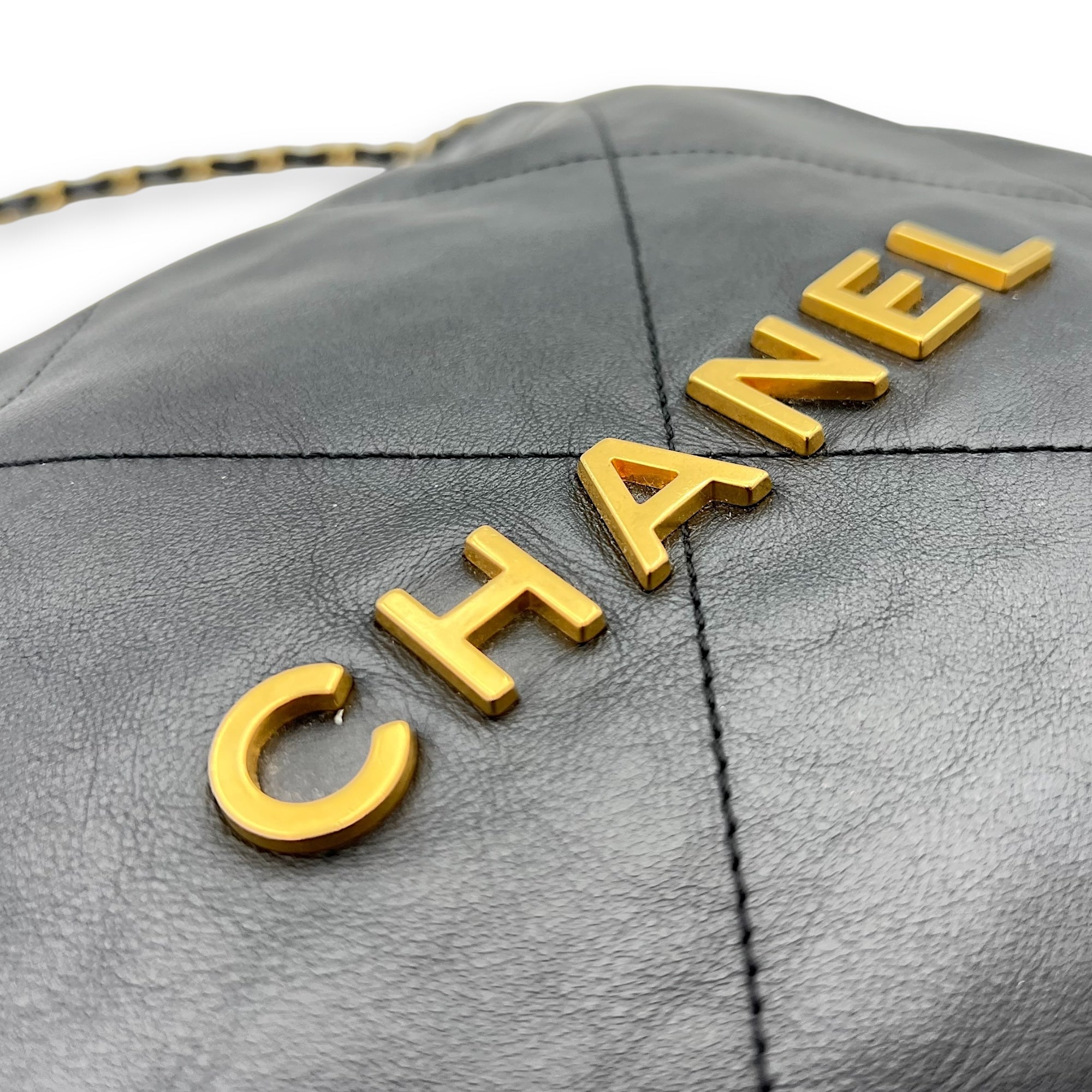 Chanel 22 Tote Shoulder Bag Black in Calfskin, Gold hardware_7