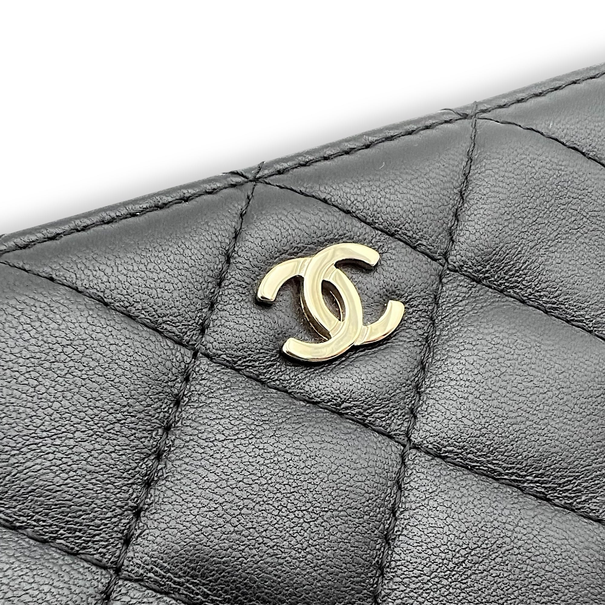 Chanel CC Pouch Black in Lambskin, Gold hardware_7