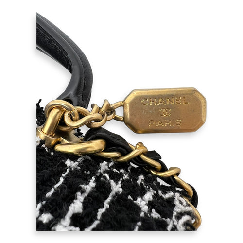 Chanel CC Black Top Handle Bag in Tweed, Gold hardware_7