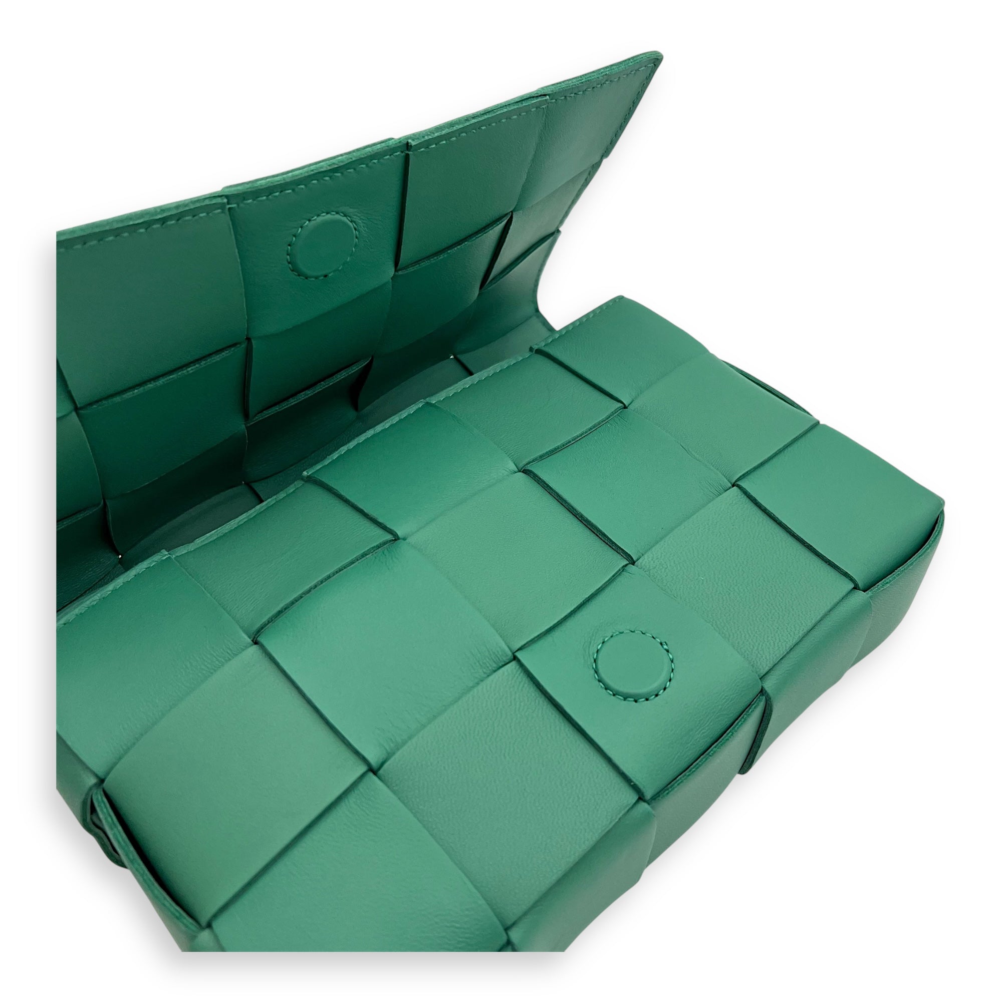 Bottega Veneta Cassette Crossbody Bag Green in Calfskin, Gold hardware_7