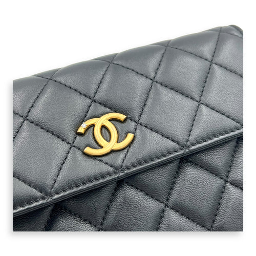 Chanel CC Wristlet Black in Lambskin, Gold hardware_7