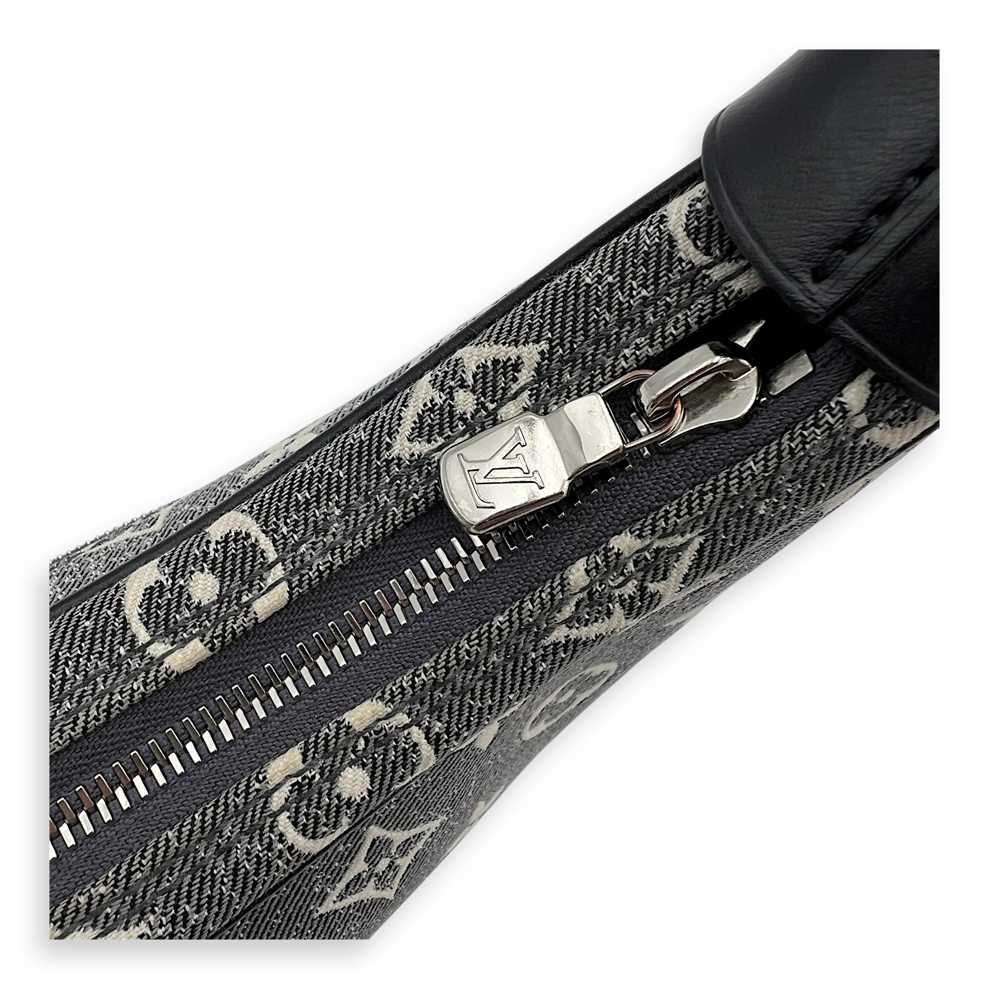 Louis Vuitton Loop Shoulder Bag Black in Denim, Silver hardware_7
