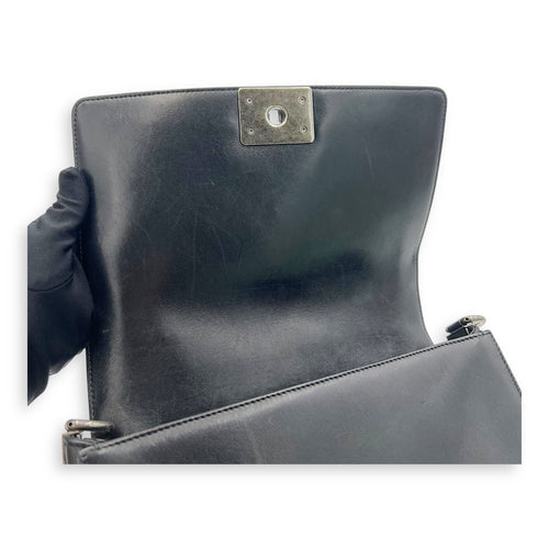 Chanel Boy Medium Black Shoulder Bag in Lambskin, Ruthenium hardware_9