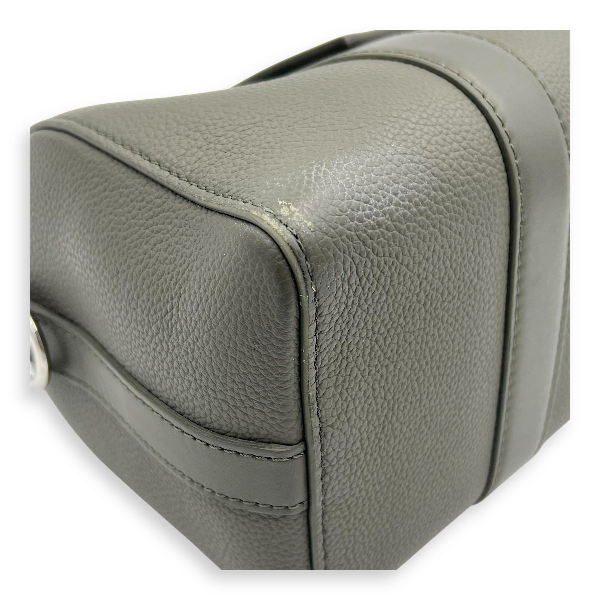 Louis Vuitton Keepall Green Top Handle Bag in Aerogram Leather, Silver hardware_5