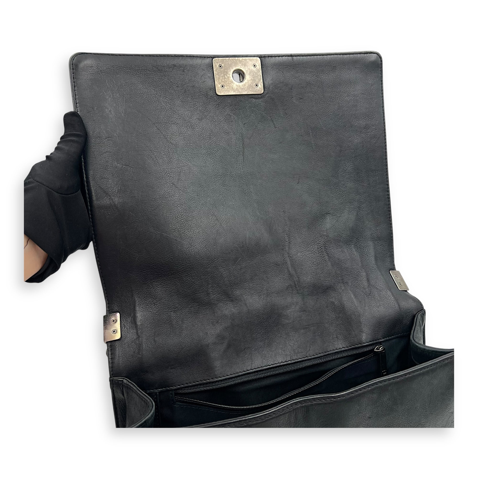 Chanel Boy Shoulder Bag Large Black in Calfskin, Ruthenium hardware_7