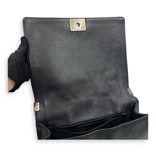 Chanel Boy Shoulder Bag Large Black in Calfskin, Ruthenium hardware_7